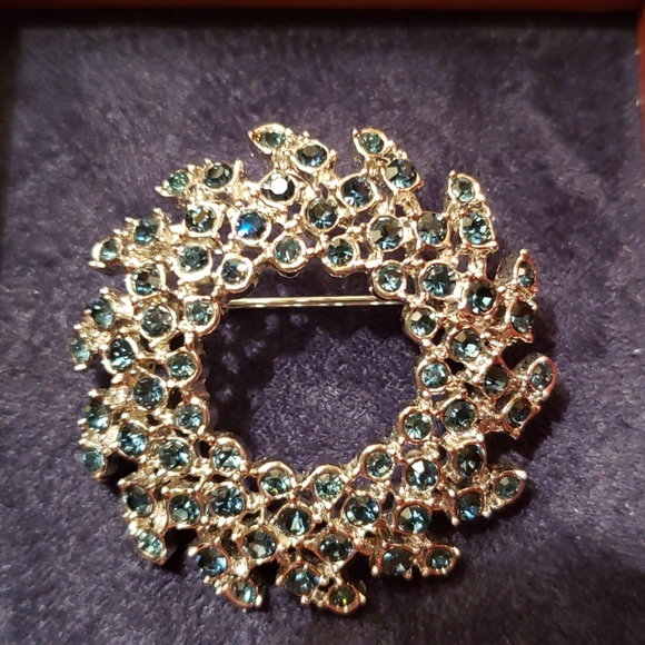 Blue Stone Wreath-shaped Pin - Picture 2 of 4